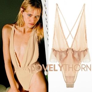ZARA // nude v-neck eyelash ruffle plunge cross back adjustable strap bodysuit